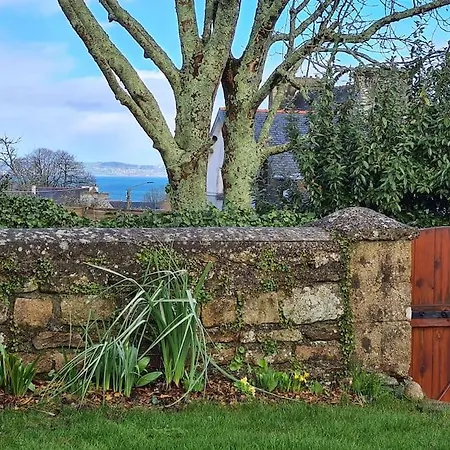 Maisonnette Des Sables Blancs Avec Jardinet Treboul * Douarnenez